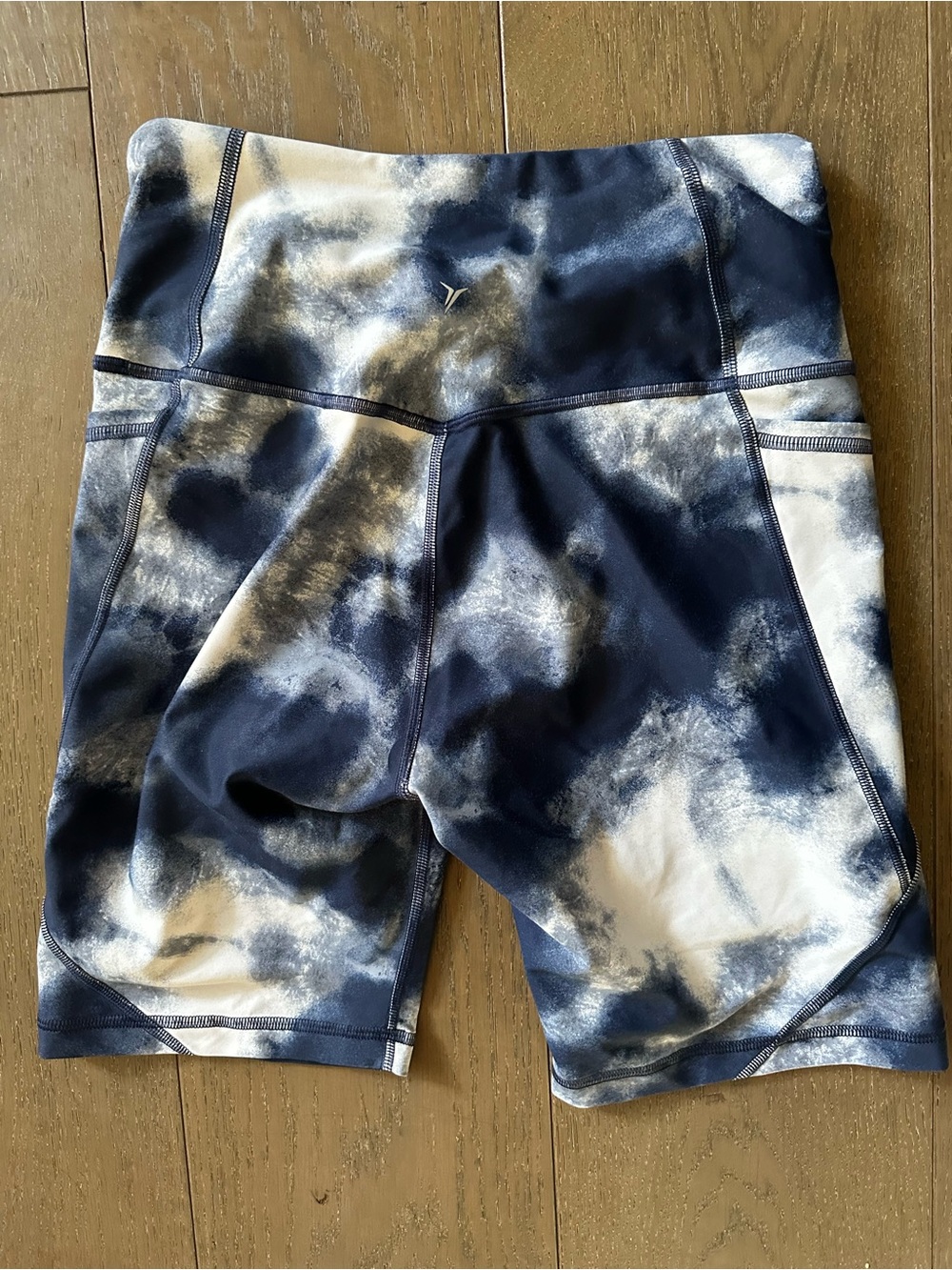 Old Navy Powersoft Biker Shorts
Blue / White Abstract Tie Dye Print
Women’s - Picture 2 of 3